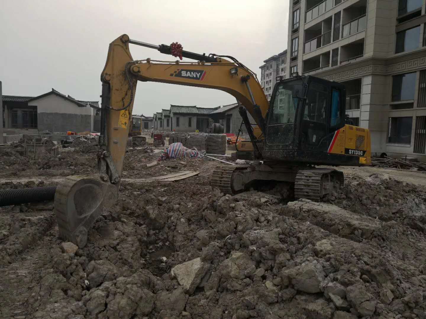 挖掘机的应用范围.jpg